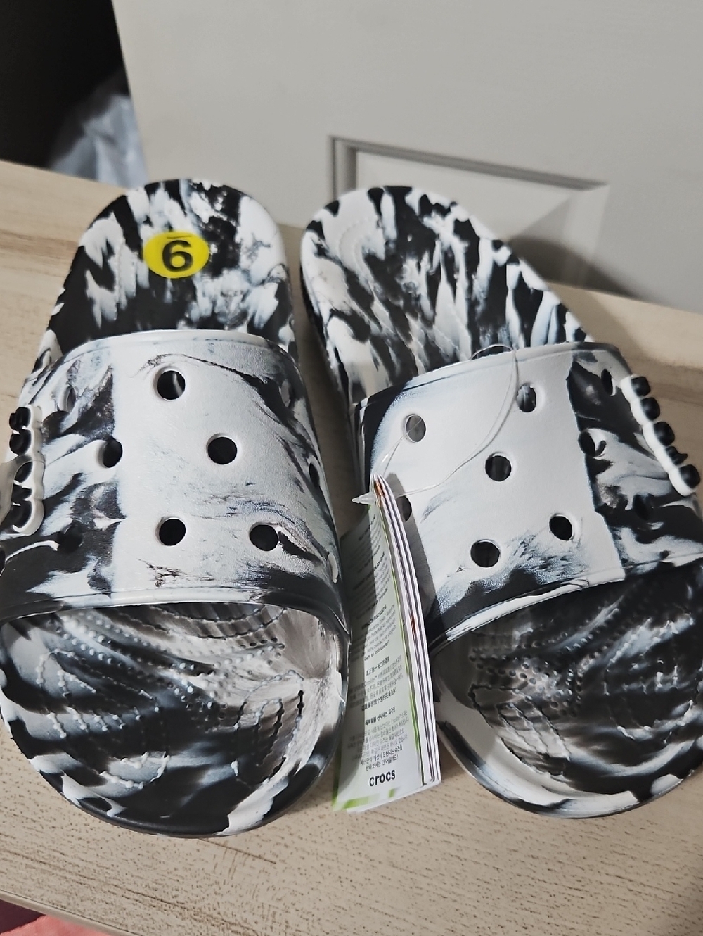 CROCS NWT Marble Slide Sandals